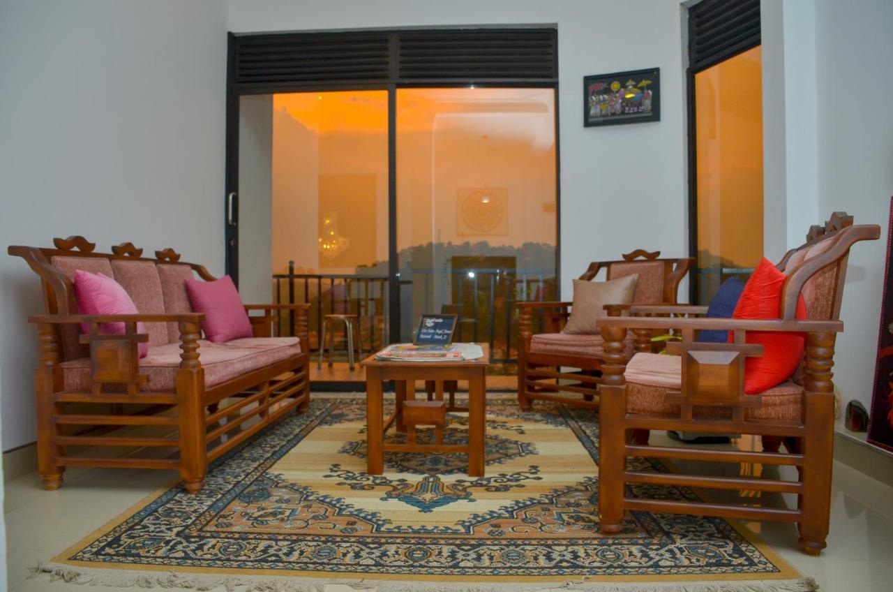 Bed and Breakfast Angel Tower Канді Екстер'єр фото